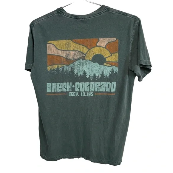 Vintage Aged Distressed Breck Breckenridge Colorado CO Ski Men’s S T-Shirt RARE - Picture 1 of 5